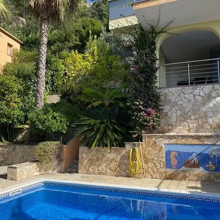 The 3 Singing Palms Lloret de Mar